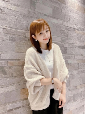 「titivate（ティティベイト）のﾛｰｹﾞｰｼﾞﾊﾝﾄﾞﾗｲｸﾆｯﾄｶｰﾃﾞｨｶﾞﾝ（カーディガン/ボレロ）」を使った、菊地亜美さん（レディース・165cm）の秋コーディネート