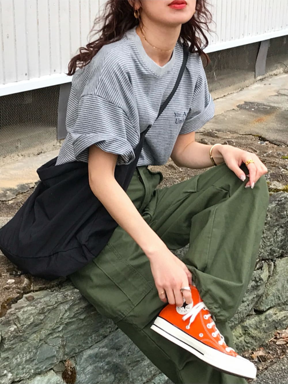 「古着MIX、春コーデ、vintage、古着、古着女子、オレンジ、ボーダー、カジュアル、ショルダーバッグ、tiffany&co、ct70、春夏コーデ、ママコーデ」｜「kleeのアイテム（Tシャツ/カットソー、グレー系）」を使った、Kumika☆さん（レディース・158cm）の春コーディネートの1枚目の写真