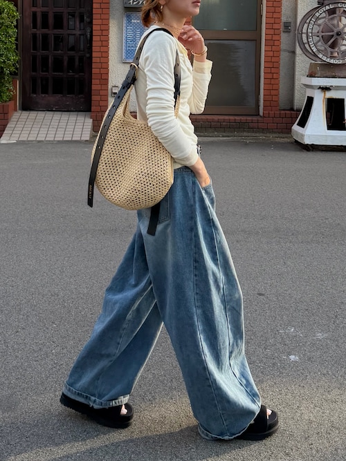 「UGG（アグ）のUGG / Goldenstar Hi Cutout Slide（サンダル）」を使った、Kumika☆さん（レディース・158cm）の春コーディネート