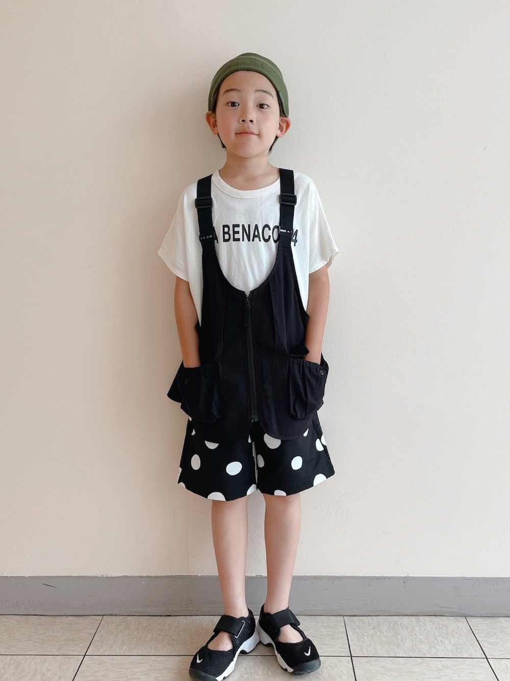 「ロゴT、ベスト、GLOBAL WORK、ドット、ヘアバンド、エアリフト」｜「こども ビームスの6°vocaLe / アドレス Tシャツ 20（130～150㎝）（Tシャツ/カットソー、ホワイト系）」を使った、eightmaaanさん（キッズ・132cm）の夏コーディネートの1枚目の写真
