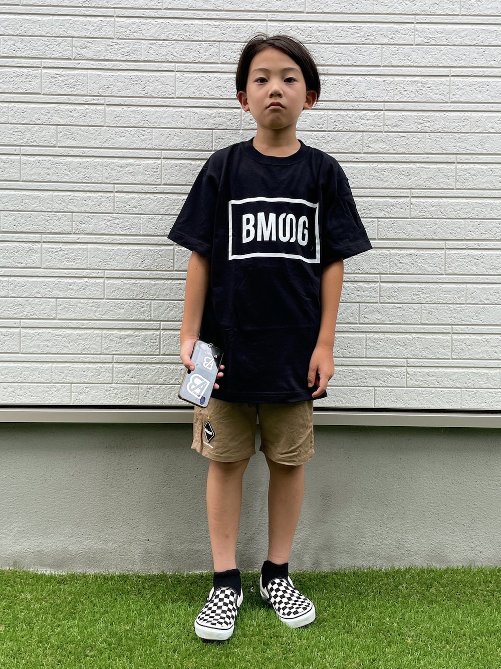 「ロゴT、BMSG、F.C.R.B.、F.C.Real Bristol、ハーフパンツ、チノパン、ブラウン、VANS、スリッポン」｜「F.C.Real Bristol for KidsのCOTTON SHORTS（その他パンツ、ベージュ系）」を使った、eightmaaanさん（キッズ・138cm）の秋コーディネートの1枚目の写真