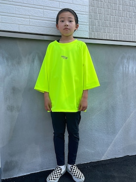 「蛍光カラー」｜「アイテム（スリッポン）」を使った、eightmaaanさん（キッズ・134cm）の春コーディネート