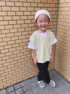 「GU（ジーユー）のアイテム（チノパンツ、ブラック系）」を使った、AOI     さん（キッズ・120cm）の秋コーディネート