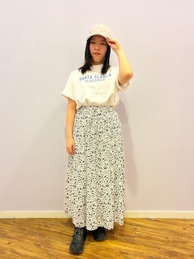 「SHOO・LA・RUE（シューラルー）の【選べる4柄】コットンプリントロゴTシャツ（T恤、ホワイト系）」を使った、あゆさん（レディース・149cm）の春コーディネート