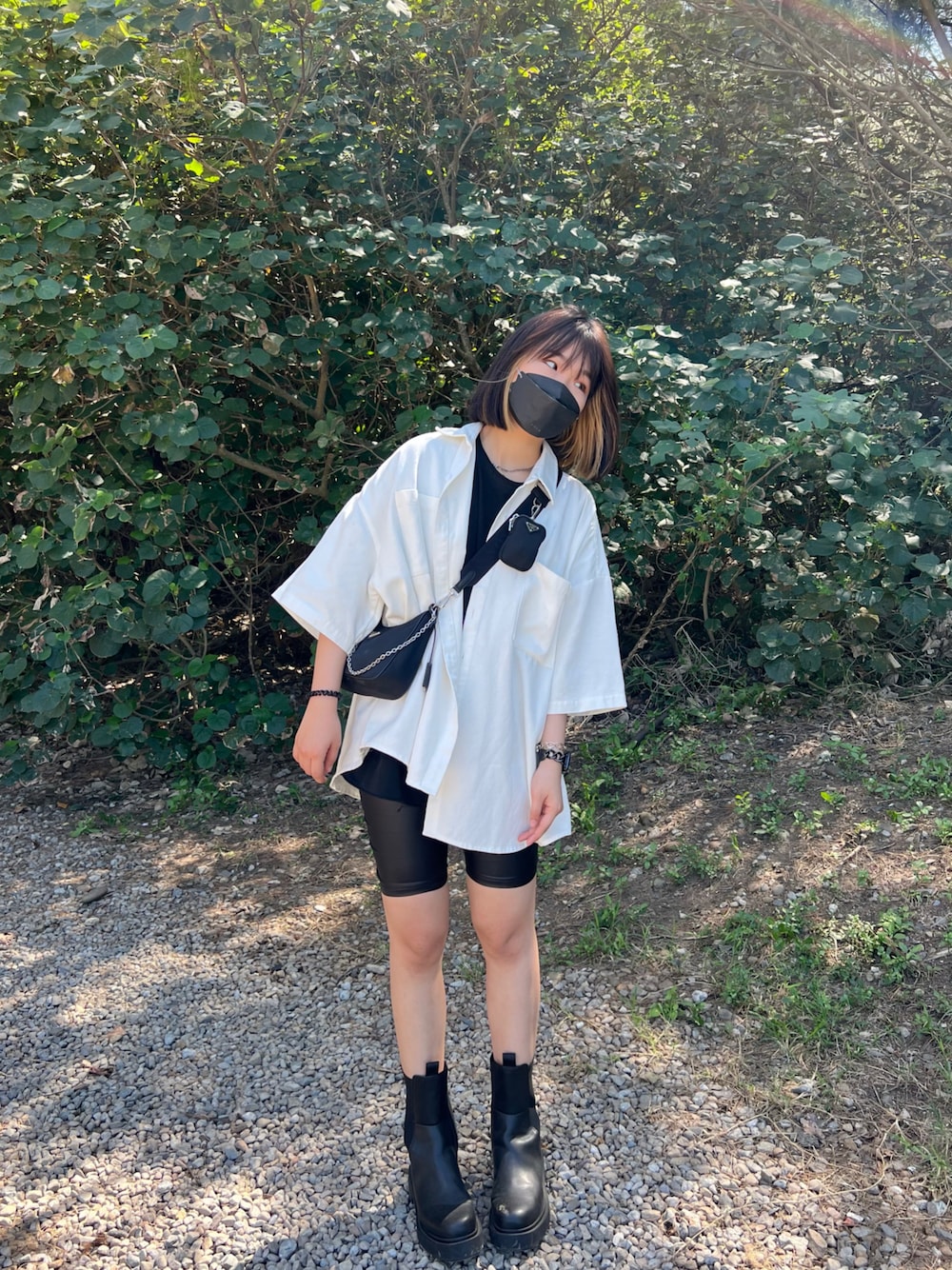 「街頭穿搭、ootd、球鞋、H&M、check2check、夏、SHIEN、autumn、PRADA、PradaBag」｜「PRADAのアイテム（ショルダーバッグ、ブラック系）」を使った、Tinさん（レディース・168cm）の秋コーディネートの1枚目の写真