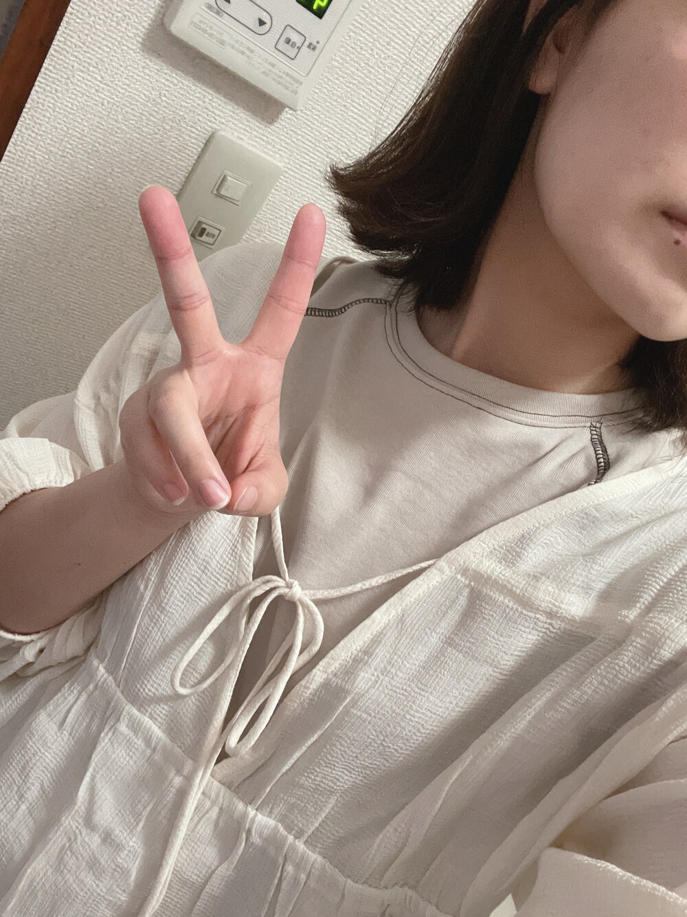 「休日スタイル、秋のコーデ、ゆるコーデ、ゆったりコーデ、秋先取りコーデ、リラックススタイル、パンツコーデ、キレイめ、ブラウス、カジュアル、チャオパニックティピー(CIAOPANIC TYPY)、シースルー、おしゃれさんと繋がりたい、２ＷＡＹ、ベージュ」｜「classicalelfのふんわり柔らか、オーガニックコットン。配色ステッチフレンチTシャツ（Tシャツ/カットソー、ベージュ系）」を使った、つばささん（レディース・157cm）の秋コーディネートの1枚目の写真