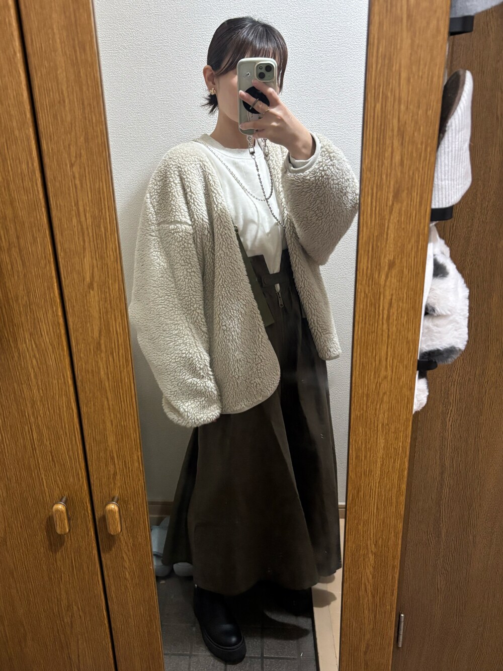 「カジュアルスタイル、秋冬コーデ、あったかコーデ、冬アウター、スカートスタイル、ゆるコーデ、大人女子、UNIQLO」｜「UNIQLOのアイテム（ジャケット/アウター、ベージュ系）」を使った、つばささん（レディース・157cm）の秋コーディネートの1枚目の写真