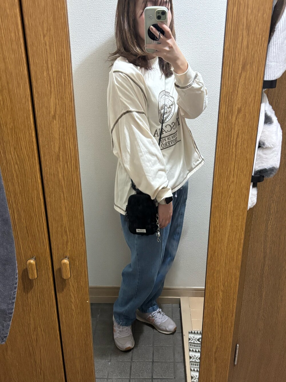 「今日のコーデ、大人女子、秋色、パンツスタイル、スニーカーコーデ、オトナカワイイ、古着MIX、シンプル、ゆるコーデ」｜「古着のアイテム（デニムパンツ、ブルー系）」を使った、つばささん（レディース・157cm）の秋コーディネートの1枚目の写真
