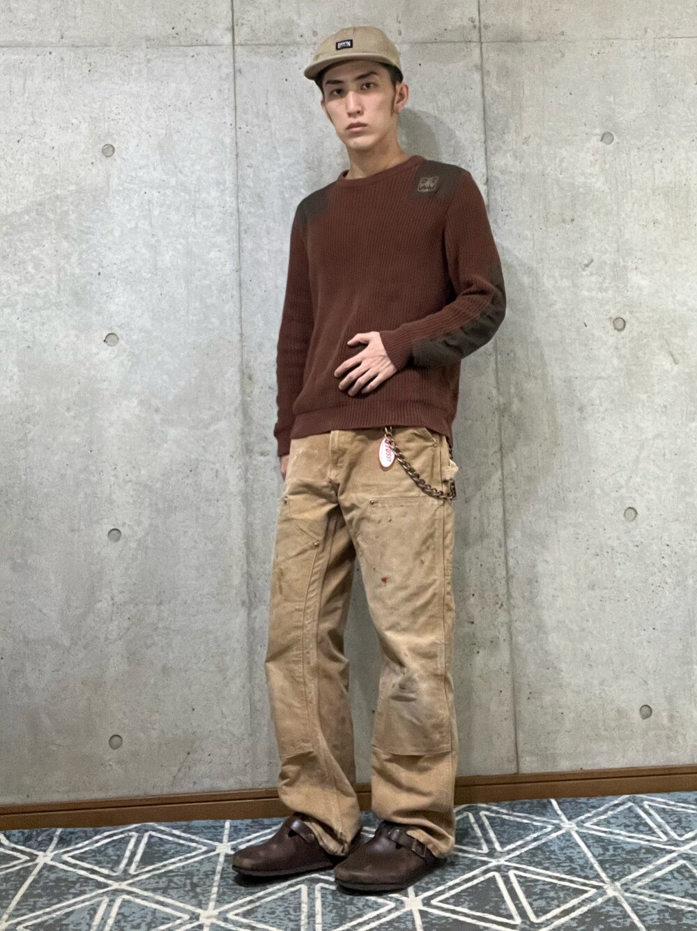 「古着MIX、古着、古着コーデ、ワントーンコーデ、秋ルック紹介するよ、ペインターパンツ、ジェットキャップ、アースカラー、ベージュ、ウォレットチェーン、ストリート、ストリートコーデ、ストリートMIX、ニット、キャップ」｜「ノーブランド古着のアイテム（キャップ、ベージュ系）」を使った、DAYOさん（メンズ・175cm）の秋コーディネートの1枚目の写真