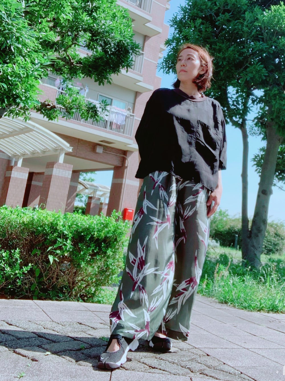 SACRA SHADOW LEAF プリント ドロースト パンツ SACRA（サクラ）の「SACRA / リーフプリントパンツ（その他