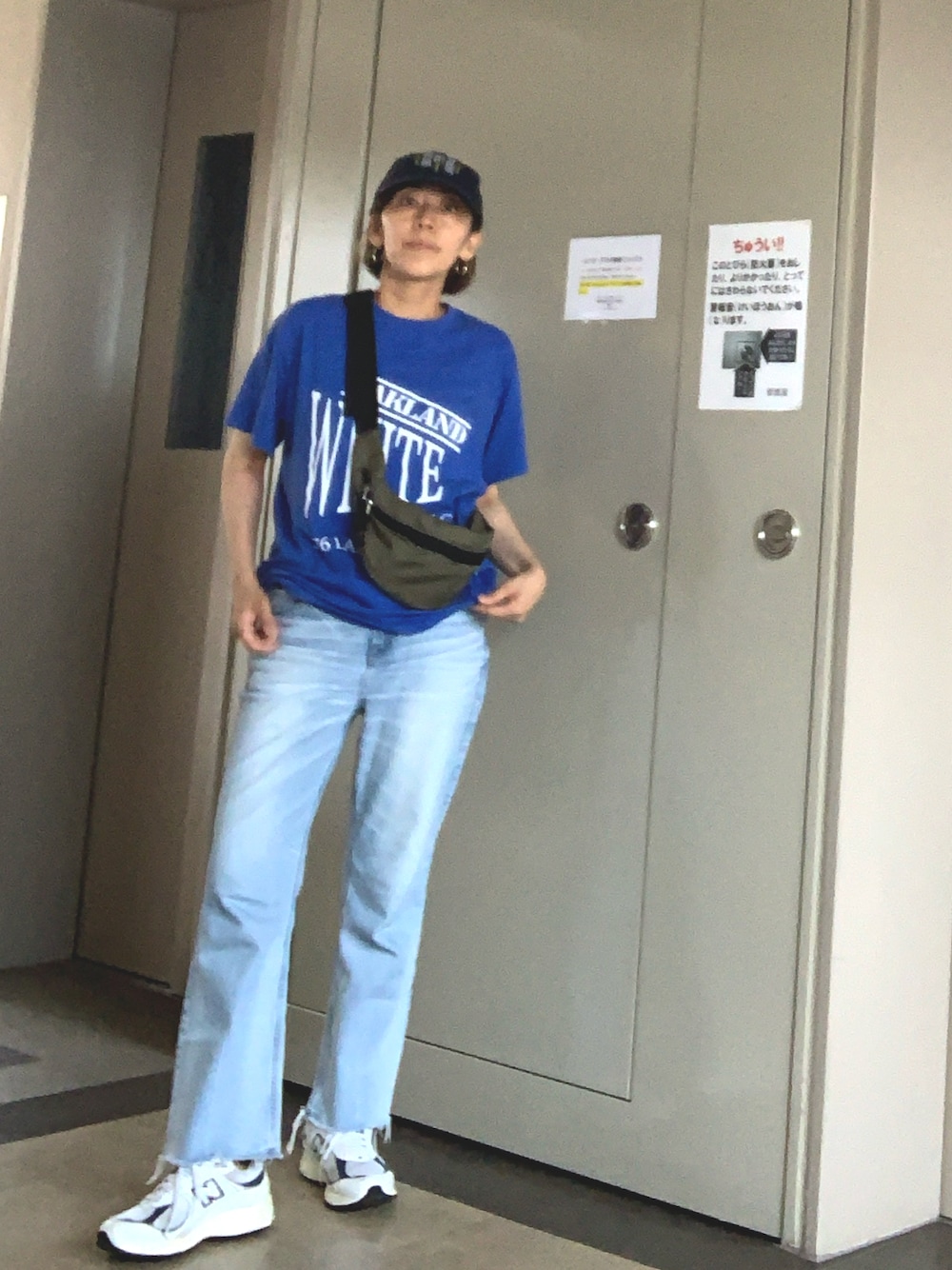 「ロゴT、夏コーデ、カジュアルコーデ、オトナカジュアル、ママコーデ、ママファッション」｜「SHIPSのアイテム（Tシャツ/カットソー、ブルー系）」を使った、yayowillさん（レディース・159cm）の夏コーディネートの1枚目の写真