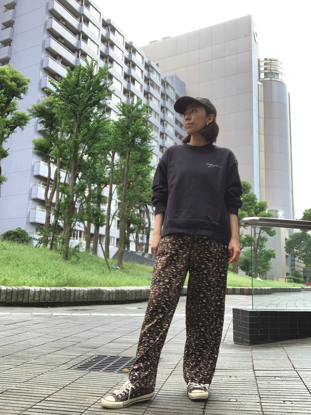 「休日コーデ、ラクチンコーデ、パンツスタイル、ママコーデ、ママファッション」｜「AP STUDIOのアイテム（スウェット、ブラック系）」を使った、yayowillさん（レディース・159cm）の秋コーディネートの1枚目の写真