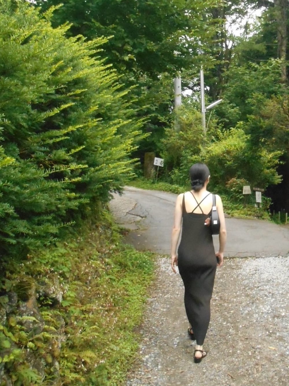 「夏服コーデ、軽井沢、女子旅」｜「MOUSSYのHORIZON NECK キャミドレス（ワンピース、ブラウン系）」を使った、kyoさん（レディース・161cm）の夏コーディネートの1枚目の写真
