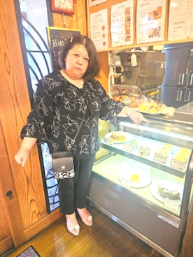 「アイテム（ヘアアクセサリー、グレー系）」を使った、かおりんさん（レディース・157cm）の秋コーディネート