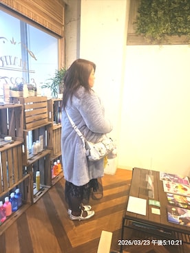 「GLOBAL WORK（グローバルワーク）のアイテム（ムートンコート、ブルー系）」を使った、かおりんさん（レディース・157cm）の春コーディネート