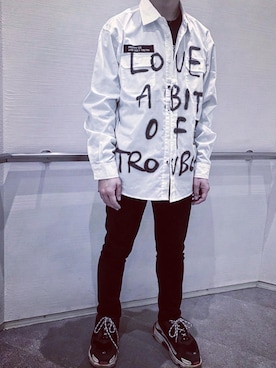 「guernika（ゲルニカ）のアイテム（シャツ/ブラウス、ホワイト系）」を使った、一馬 さん（メンズ・174cm）の冬コーディネート