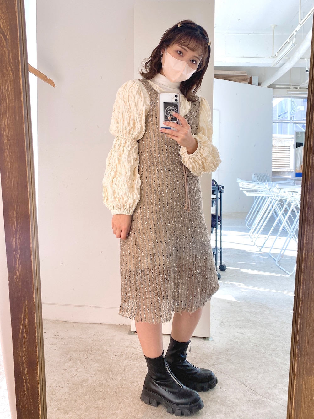 「秋服、ワンピース、ワンピースコーデ、楽チンコーデ、低身長コーデ、秋コーデ、キャミワンピ、ガーリーコーデ、ootd、サイドゴアブーツ、カジュアルガーリー、イエベ、レイヤード、ベージュコーデ、美容師コーデ」｜「Kastaneの重ね着メッシュワンピースSET（ワンピース、ベージュ系）」を使った、くろさん（レディース・153cm）の秋コーディネートの1枚目の写真