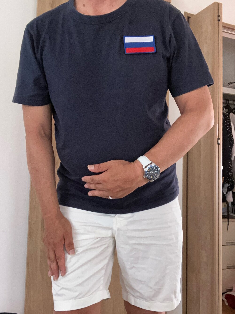 「UNIQLOのアイテム（Tシャツ/カットソー、ブルー系）」を使った、StarksTheDunkさん（メンズ・171cm）の夏コーディネートの1枚目の写真