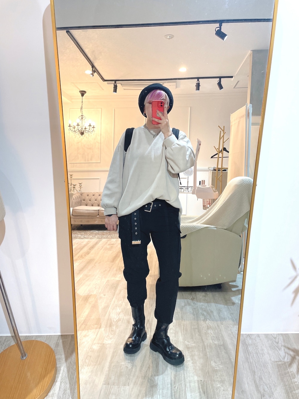 「BTS、モノトーンコーデ、メンズライク、韓国ファッション」｜「H&Mのアイテム（カーゴパンツ、ブラック系）」を使った、はくさん（レディース・158cm）の冬コーディネートの1枚目の写真