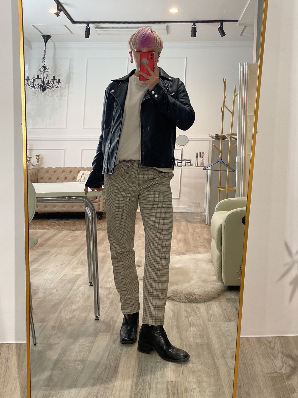 「プチプラコーデ、メンズライク、韓国ファッション、ライダースジャケット、ZARA、H&M、ハイトーンカラー、ジェンダーレス」｜「JEANASISの20SSスクエアトゥブーツ/863783（ブーツ、ブラック系）」を使った、はくさん（レディース・158cm）の冬コーディネートの1枚目の写真