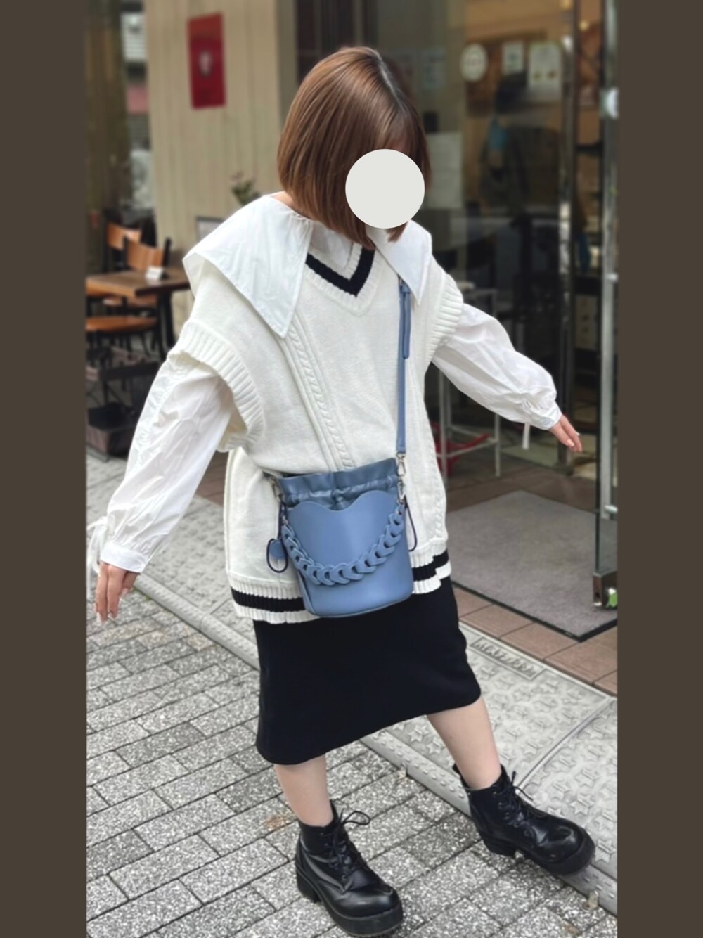 「休日スタイル、低身長コーデ、シンプルコーデ」｜「moment+のエステルストレッチツイルハイウエストタイトスカート（スカート、ブラック系）」を使った、fuchiさん（レディース・152cm）の秋コーディネートの1枚目の写真