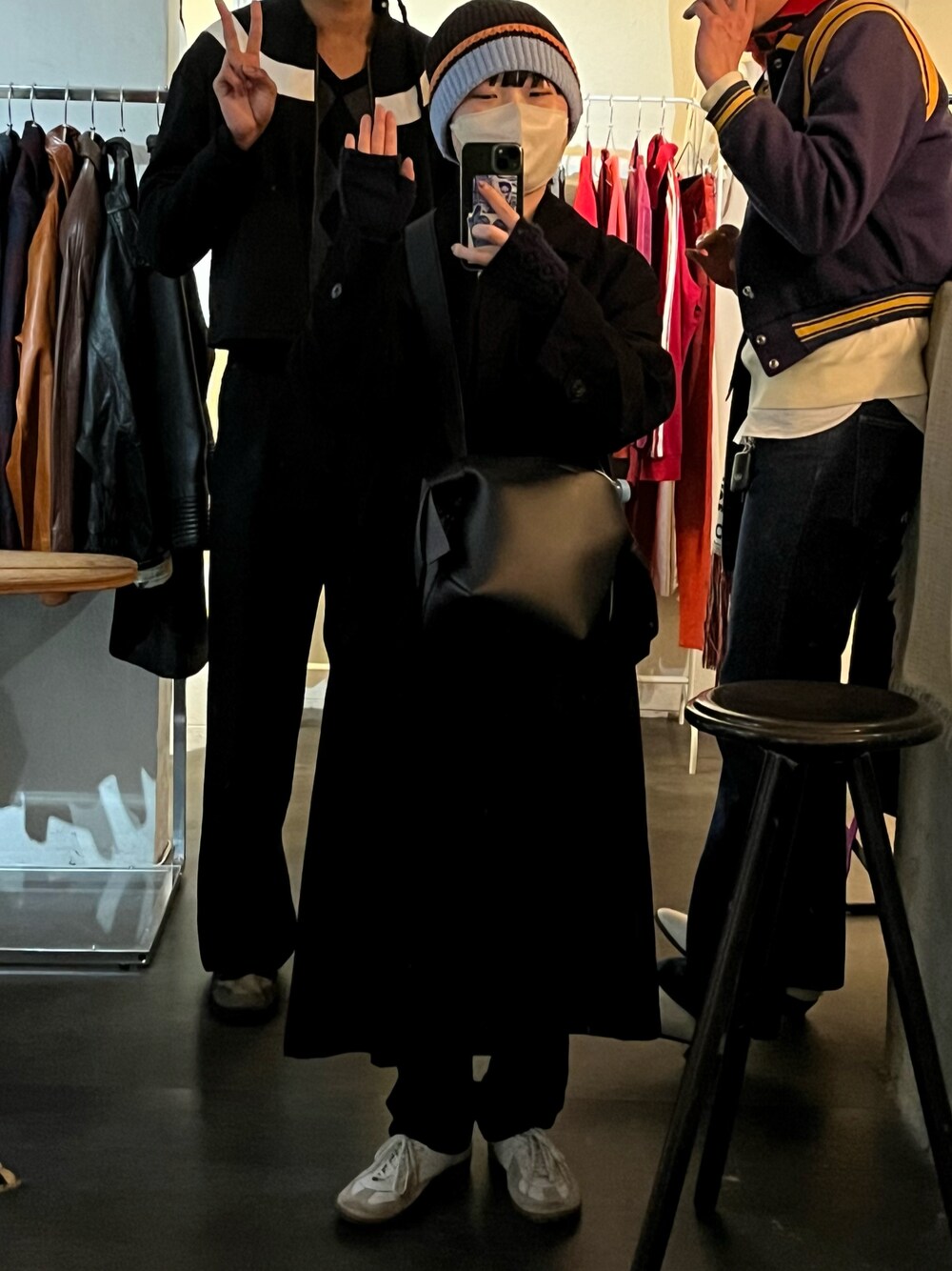 「ビーニー、ニットキャップ、ユニクロマルニ、UNIQLO、MARNI、AcneStudios、ゆるコーデ、秋冬コーデ、ロングコート」｜「REPRODUCTION OF FOUNDのREPRODUCTION OF FOUND (リプロダクション オブ ファウンド) / GERMAN MILITARY TRAINER ジャーマントレーナー 1700L レザースニーカー（スニーカー、ホワイト系）」を使った、もえ香さん（レディース・156cm）の冬コーディネートの1枚目の写真