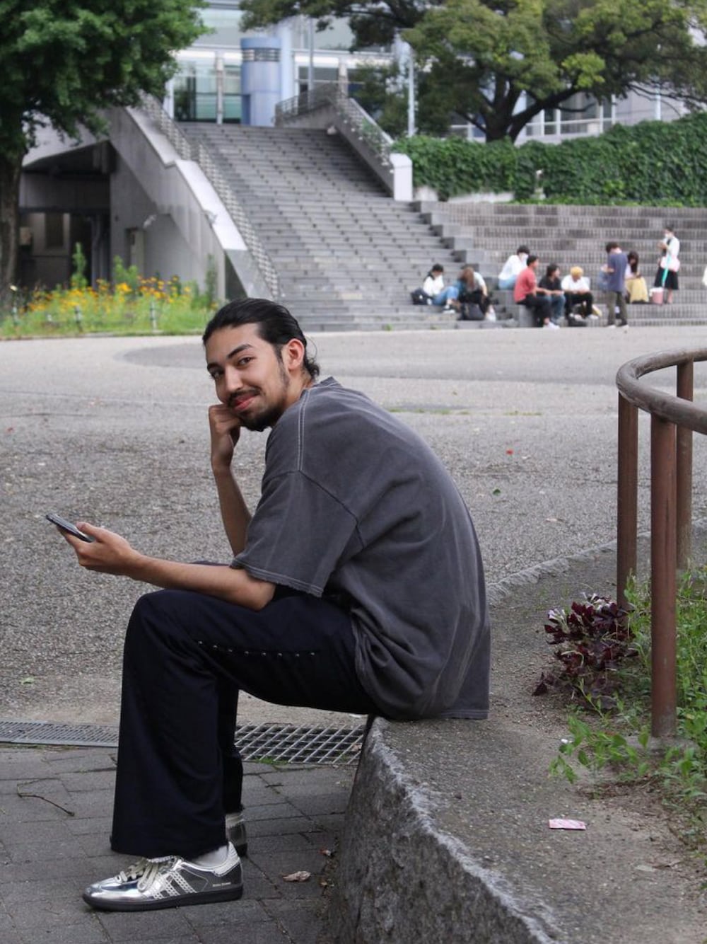 「ancellm、NAMACHEKO、adidas originals、Wales Bonner」｜「ANCELLMのアイテム（Tシャツ/カットソー、グリーン系）」を使った、アスガルさん（メンズ・185cm）の夏コーディネートの1枚目の写真