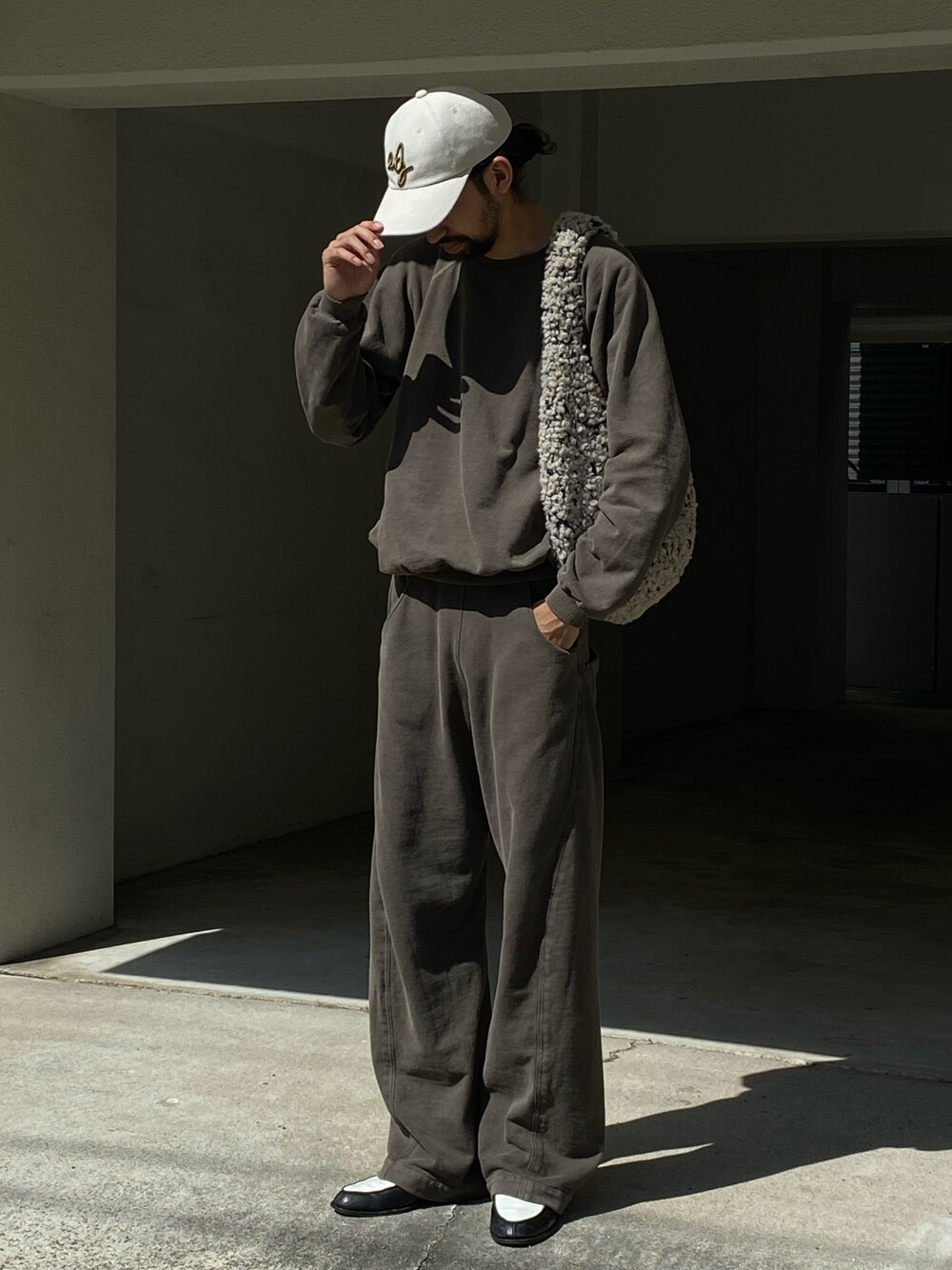 スウェットパンツを使った「Abelia Edoward Goucha」の人気  