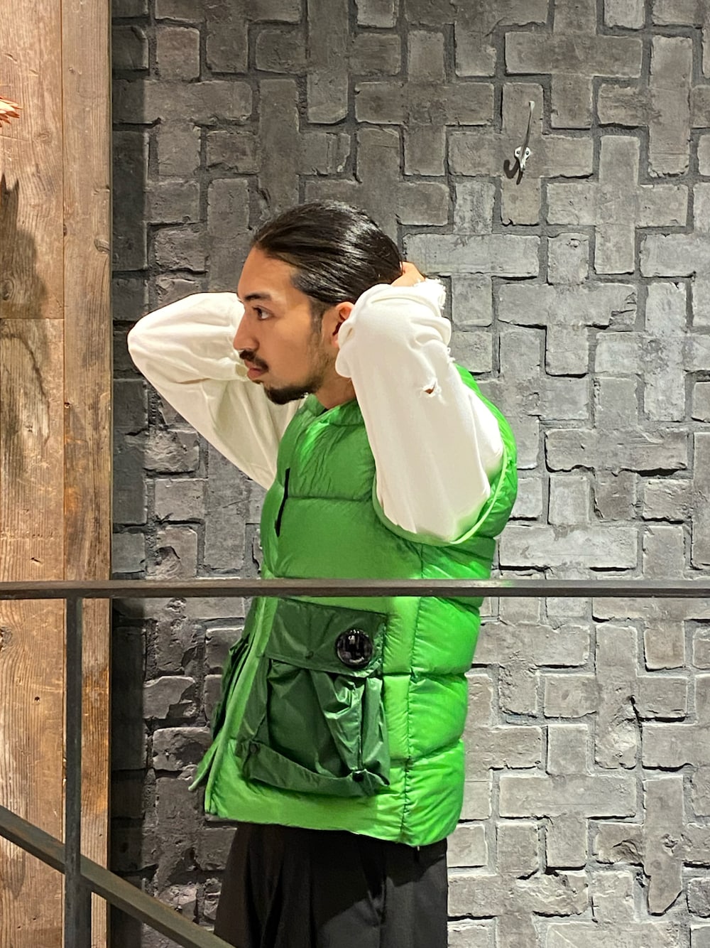 「C.P Company、ancellm」｜「C.P. COMPANYのアイテム（ダウンジャケット/コート、ブラック系）」を使った、アスガルさん（メンズ・185cm）の秋コーディネートの1枚目の写真