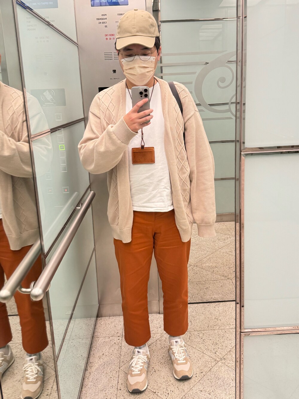 「ootd、Taipei 101」｜「NEW BALANCEのNew Balance U574LN2 / ニューバランス U574LN2【SP】（スニーカー、ブラウン系）」を使った、謝慶潭 Jim Hsieh さん（メンズ・179cm）の秋コーディネートの1枚目の写真