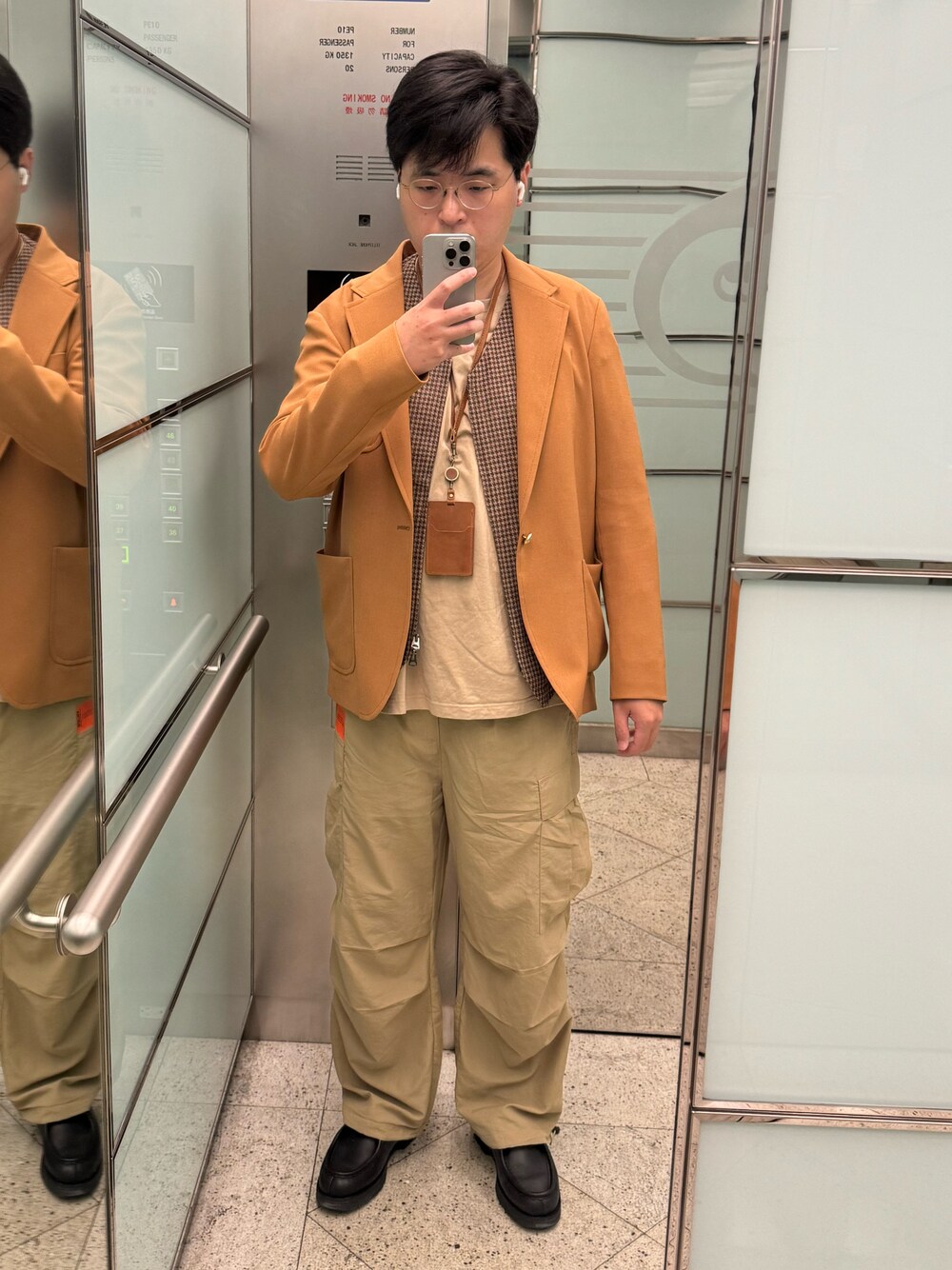 「ootd、Taipei 101」｜「NCAAのアイテム（チノパンツ、ベージュ系）」を使った、謝慶潭 Jim Hsieh さん（メンズ・179cm）の春コーディネートの1枚目の写真