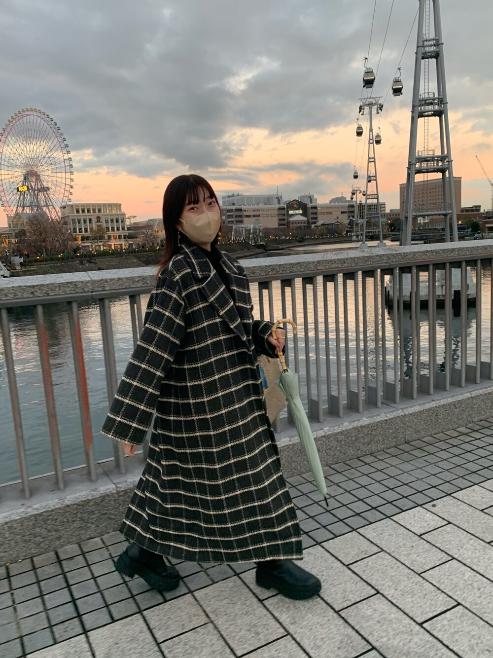 「オトナカジュアル、カジュアルコーデ、冬、チェック柄に恋してる、クリスマスに着たい服、ootd、outfit、GU、モノトーン、低身長コーデ」｜「GUのアイテム（シューズ、ブラック系）」を使った、renaさん（レディース・154cm）の冬コーディネートの1枚目の写真