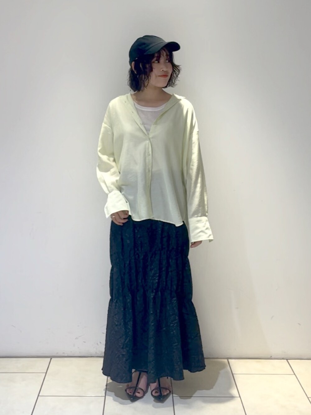 「夏コーデ、オトナカワイイ、オトナカジュアル、キャップ、アパートバイローリーズ、apartbylowrys、スカート、サンダル、シアーシャツ、休日スタイル、ootd、爽やかコーデ、夏服、差し色コーデ、今日のコーデ」｜「A part byのシアービッグシャツ（シャツ/ブラウス、グリーン系）」を使った、安藤瀬織さん（レディース・161cm）の夏コーディネートの1枚目の写真