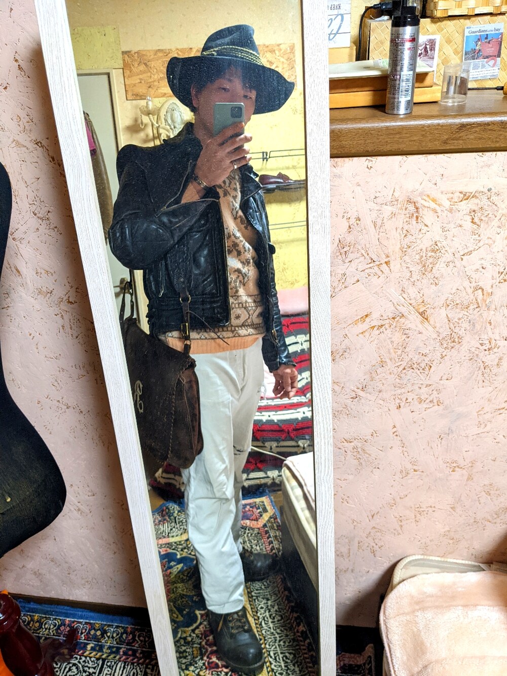 「180cm、身長詐欺、インソール、ワークブーツ、ウエスコ、ライダース、おしゃれさんと繋がりたい、サーモンピンク、ビビットカラー、ピンク×ブラック、ピンク×白、ピンク×グリーン、ラルフローレン、ハット」｜「WESCOの70s WESCO JOBMASTER（ブーツ、ブラック系）」を使った、けいとんさん（メンズ・167cm）の冬コーディネートの1枚目の写真