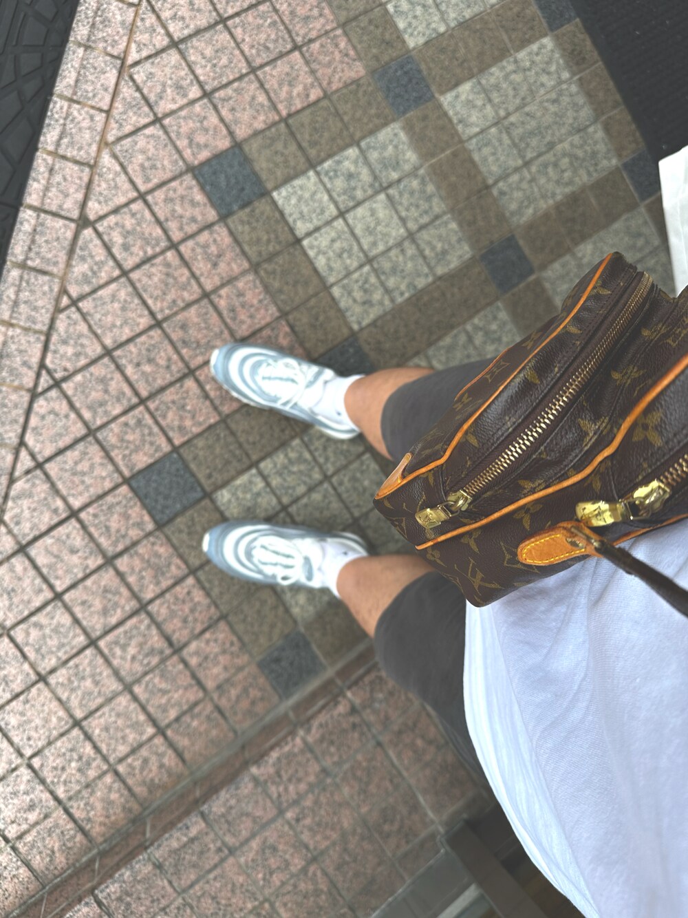 【コーデに華やかさをプラス♪】Louis Vuitton ショルダーバッグ MICHIKA.K｜LOUIS VUITTONのショルダーバッグを使った