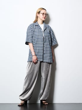 「CITYSHOP（シティーショップ）のVELVET EASY パンツ（その他パンツ、グレー系）」を使った、SAKURAKOさん（レディース・165cm）の春コーディネート