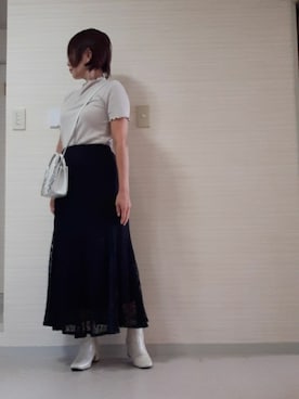 「GU（ジーユー）のアイテム（Tシャツ/カットソー、ベージュ系）」を使った、tomonsさん（レディース）の秋コーディネート