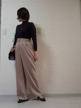 「VIS（ビス）の【セットアップ対応】スタイルアップが叶う。美脚セミワイドパンツ（パンツ、ベージュ系）」を使った、tomonsさん（レディース）の秋コーディネート