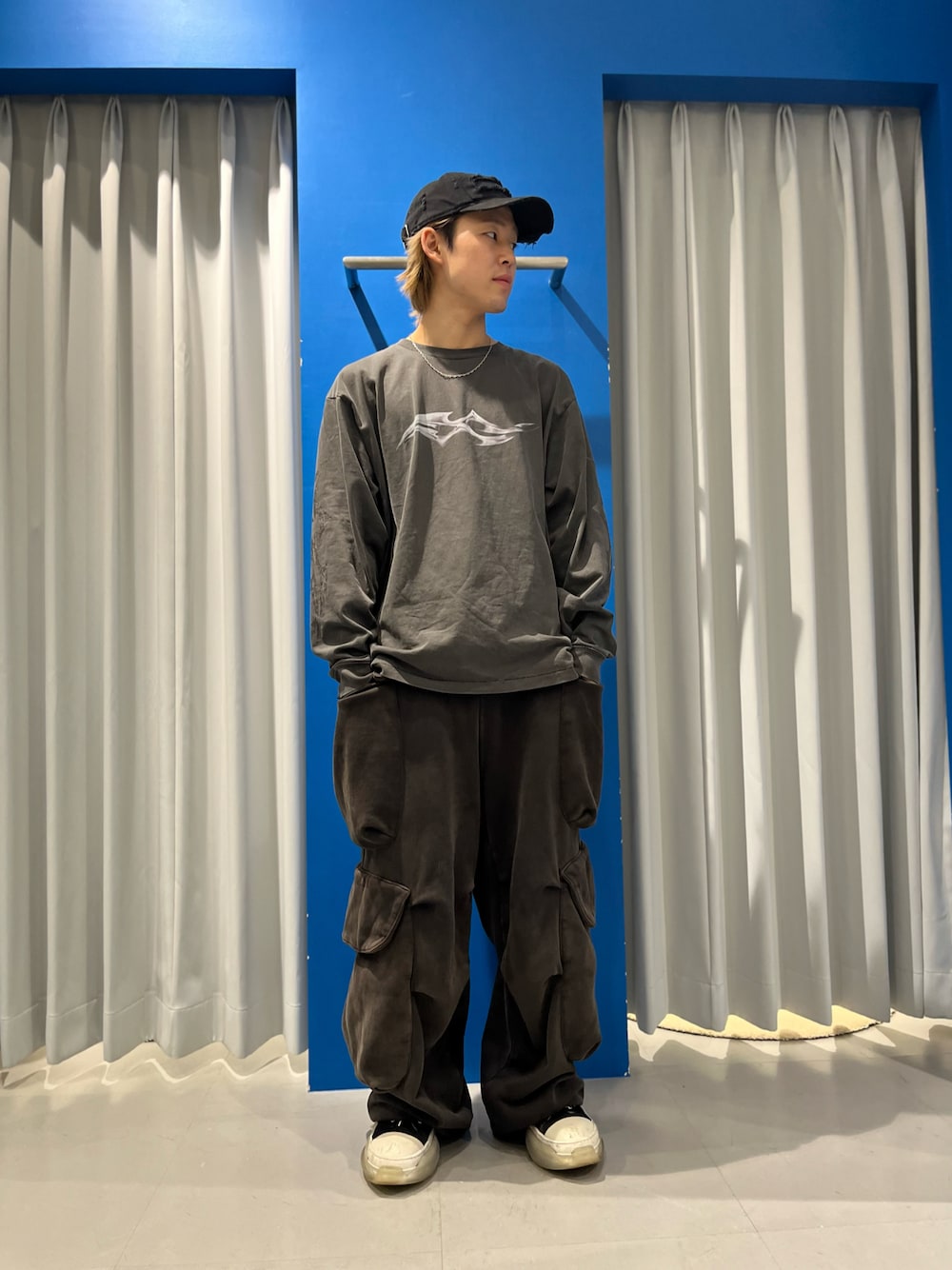 「LHP、lhplucuaosaka、休日スタイル、おしゃれさんと繋がりたい、春服コーデ、メンズコーデ、ブラック、春服、ファッションを楽しもう」｜「WHITELANDのWHITELAND/ホワイトランド/TRIBAL LONGSLEEVE/ロンT（Tシャツ/カットソー、ブラック系）」を使った、RIKIKYAさん（メンズ・168cm）の春コーディネートの1枚目の写真