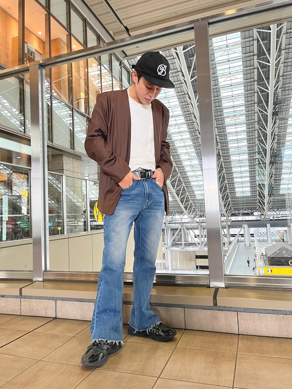 「LHP、lhplucuaosaka、韓国ファッション、タックイン、夏服、シンプル、大人カジュアル、カジュアルコーデ、きれいめカジュアル、ゆるコーデ」｜「A4AのA4A/エーフォーエー/強撚糸ラウンドポケットショートスリーブTシャツ（Tシャツ/カットソー、ホワイト系）」を使った、RIKIKYAさん（メンズ・168cm）の夏コーディネートの1枚目の写真