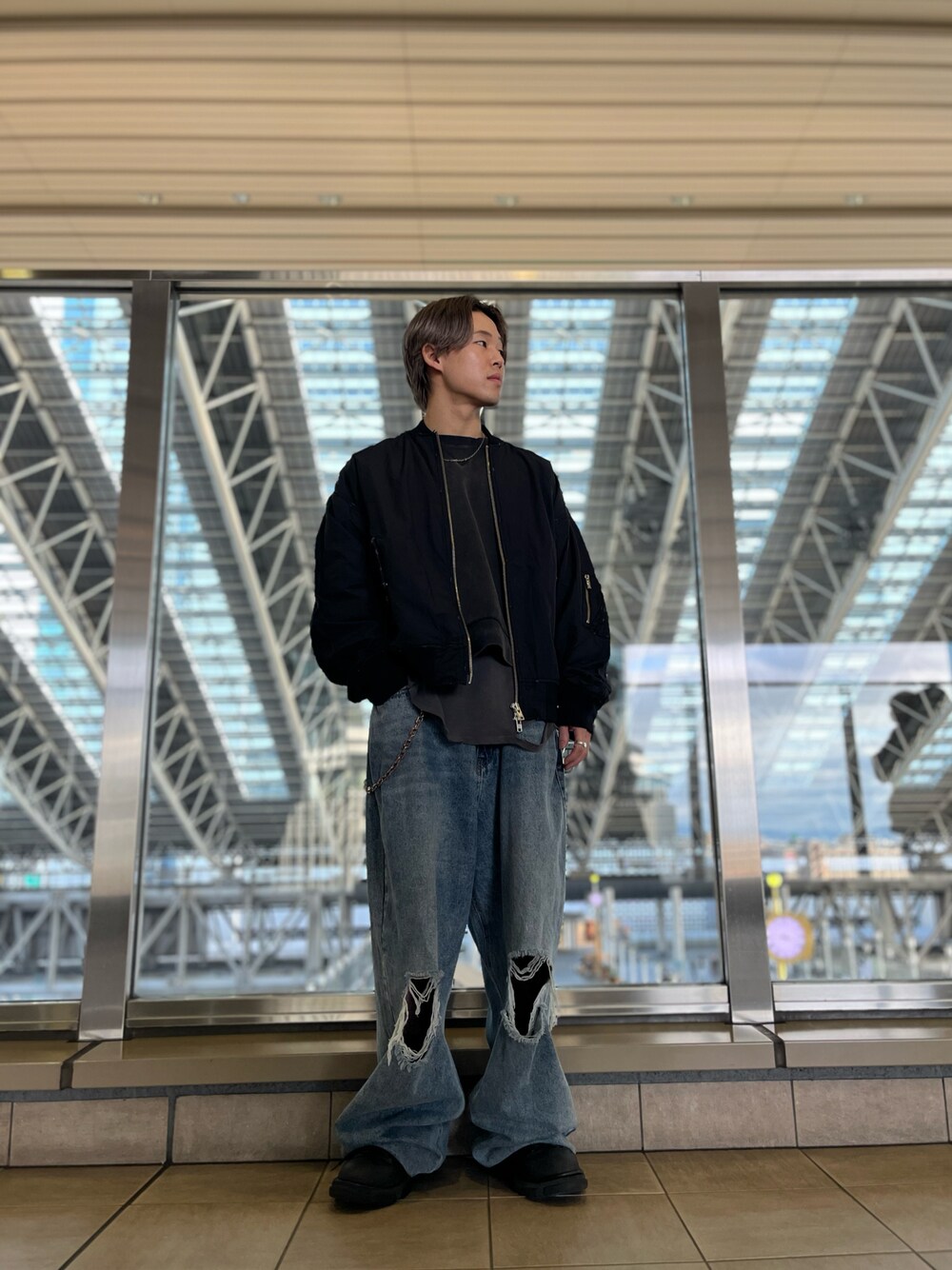 「LHP、冬コーデ、大人カジュアル、シンプルコーデ、メンズコーデ、オトナカジュアル、韓国ファッション、lhplucuaosaka」｜「DANKE SCHONのDankeSchon/ダンケシェーン/水溶性ボンディングMA-1（MA-1、ブラック系）」を使った、RIKIKYAさん（メンズ・168cm）の冬コーディネートの1枚目の写真
