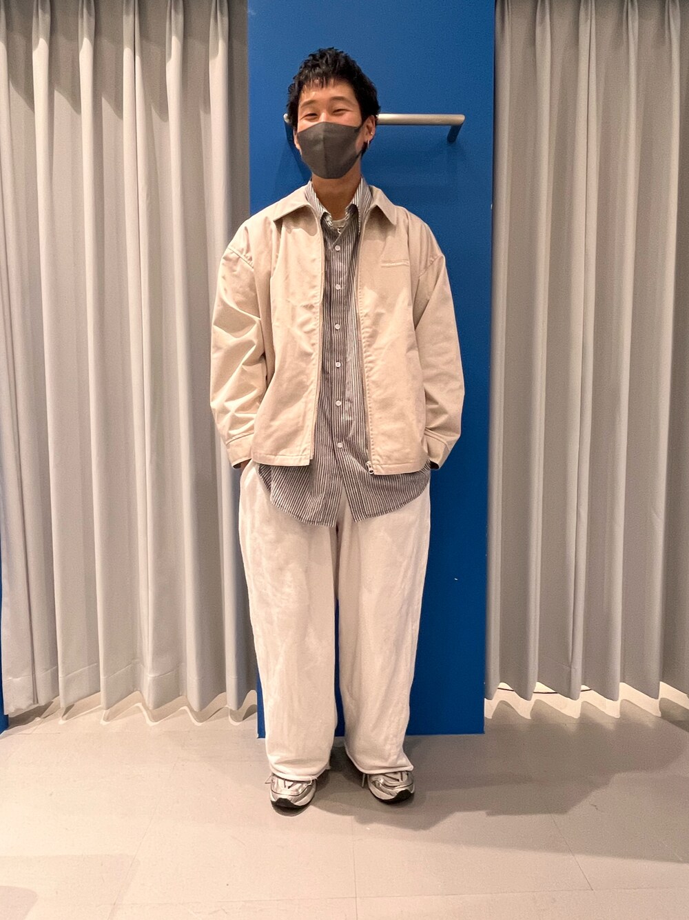 「シンプル、LHP、レイヤードスタイル、オーバーサイズ、シャツスタイル、ゆるコーデ、メンズファッション、春服コーデ、lhplucuaosaka」｜「DANKE SCHONのDankeSchon/ダンケシェーン/TC TWILL BLOUSON（ブルゾン、ベージュ系）」を使った、RIKIKYAさん（メンズ・168cm）の春コーディネートの1枚目の写真
