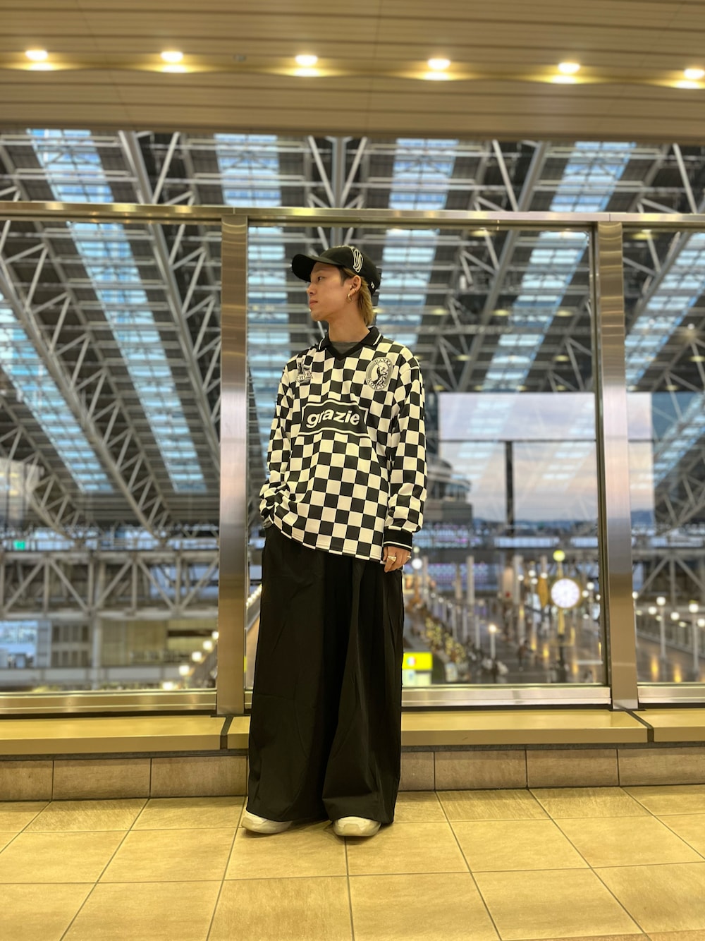 「カジュアル、LHP、ootd、春色、シンプルスタイル、ゆるコーデ、メンズコーデ、オトナカジュアル、lhplucuaosaka」｜「DANKE SCHONのDankeSchon/ダンケシェーン/チェッカーロングスリーブTシャツ（Tシャツ/カットソー、ブラック系）」を使った、RIKIKYAさん（メンズ・168cm）の冬コーディネートの1枚目の写真
