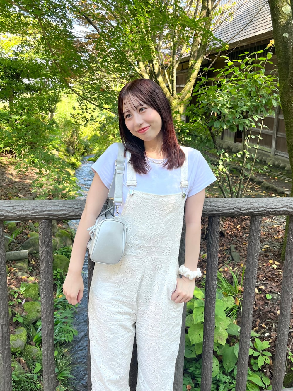 「サロペット」｜「mlineの【4色展開】[mline]ビーズロゴTシャツ（Tシャツ/カットソー、ブラック系）」を使った、mokaさん（レディース・158cm）の秋コーディネートの1枚目の写真