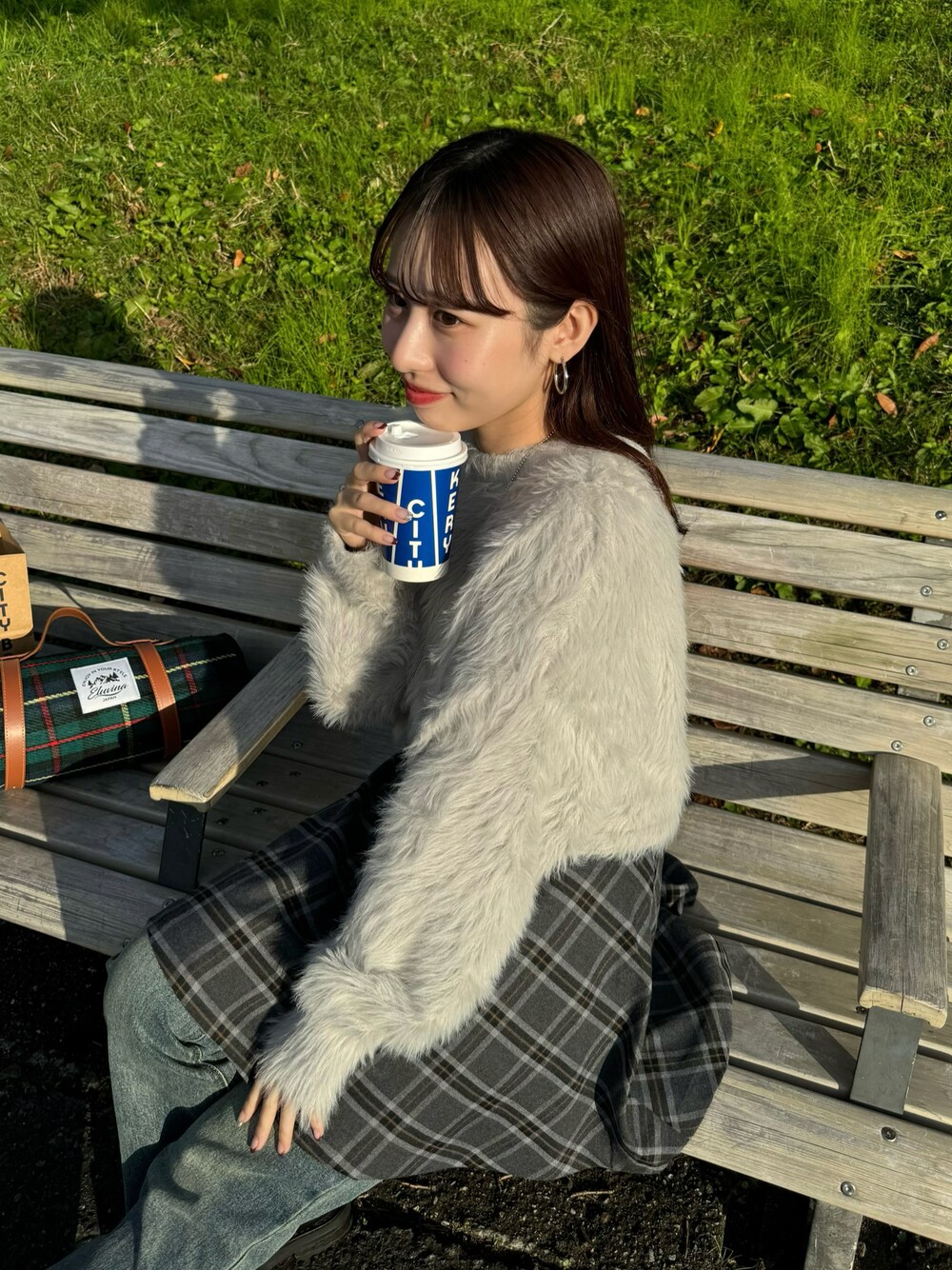 「休日スタイル」｜「mlineの[mline]フェザーニットカーデ（ニット/セーター、グレー系）」を使った、mokaさん（レディース・158cm）の秋コーディネートの1枚目の写真