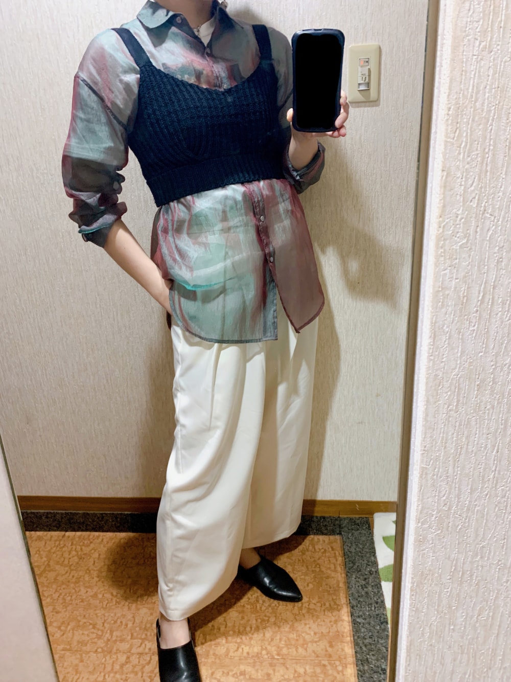 「シンプルコーデ、カジュアルコーデ、大人カジュアル、シアーシャツ、ワイドパンツ、スラックス、ビスチェ、初夏コーデ、肩幅広い族、高身長女子、高身長コーデ」｜「JEANASISのアイテム（パンツ、ホワイト系）」を使った、omiso *さん（レディース・171cm）の春コーディネートの1枚目の写真