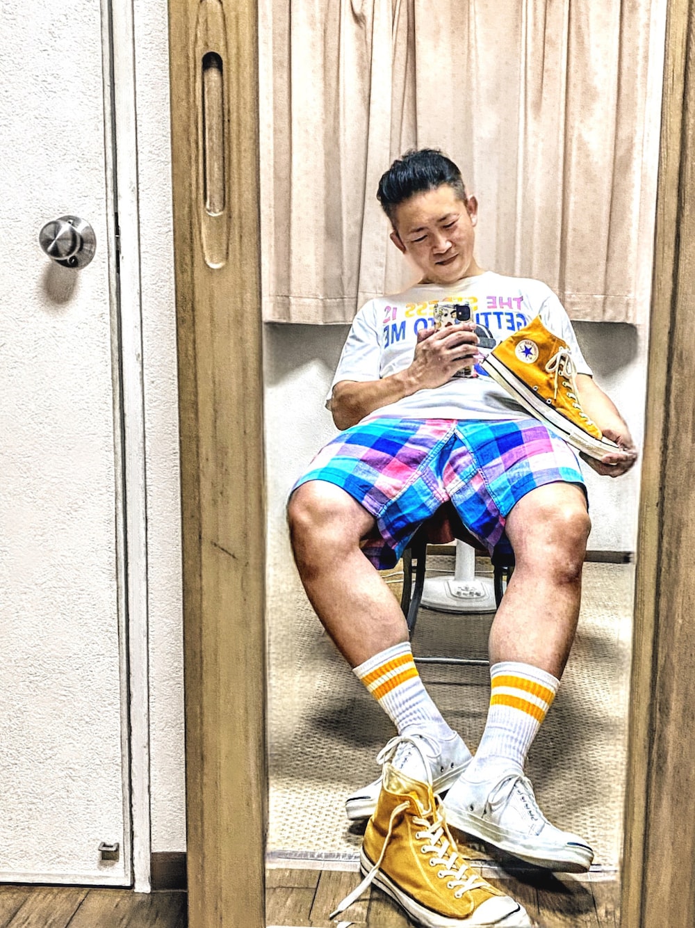 「片手スマホ自撮り研究会🤳✨、我が道をゆく隊、みんなの白Tフェス、アメカジ、ストリート、古着MIX、スヌーピー、ルーシー、ショートパンツ、ラインソックス、好きな服を好きなように着る🐷💕、コンバースが好き過ぎて🐷💕、双極性障害、北千住アニメが熱い🔥、メルカリ大量出品中‼️」｜「VINTAGEの🔸メルカリ出品中🙋‍♂️（Tシャツ/カットソー、ホワイト系）」を使った、おたっし🐷さん（メンズ・174cm）の夏コーディネートの1枚目の写真