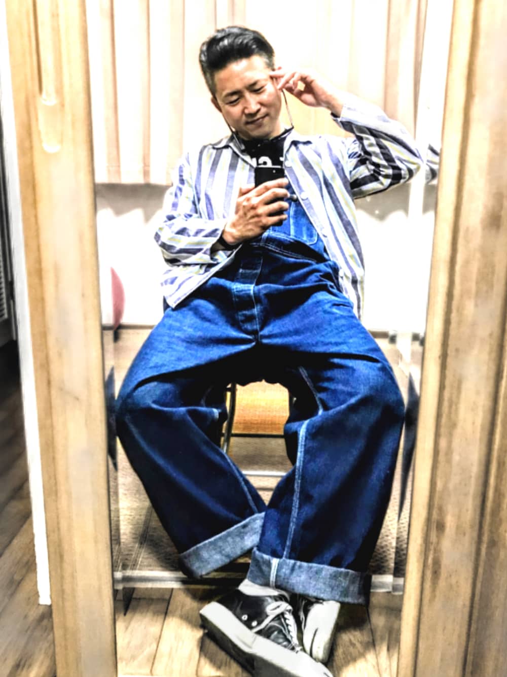 「片手スマホ自撮り研究会🤳✨、我が道をゆく隊、必殺❗️メガネずらし🐸‼️、オーバーオール、カートコバーン、アレンジコーデ、パジャマシャツ、ストライプ、ジャックパーセル、好きな服を好きなように着る🐷💕、みんな違ってみんないい、双極性障害、北千住、肉体改造中🐷💦、メルカリ★期間限定SALE★ただ今開催中🐷👍」｜「NUMBER (N)INEの🔸ナンバーナイン  カート伊達メガネ(黒)  ウェリントン（メガネ、ブラック系）」を使った、おたっし🐷さん（メンズ・174cm）の夏コーディネートの1枚目の写真