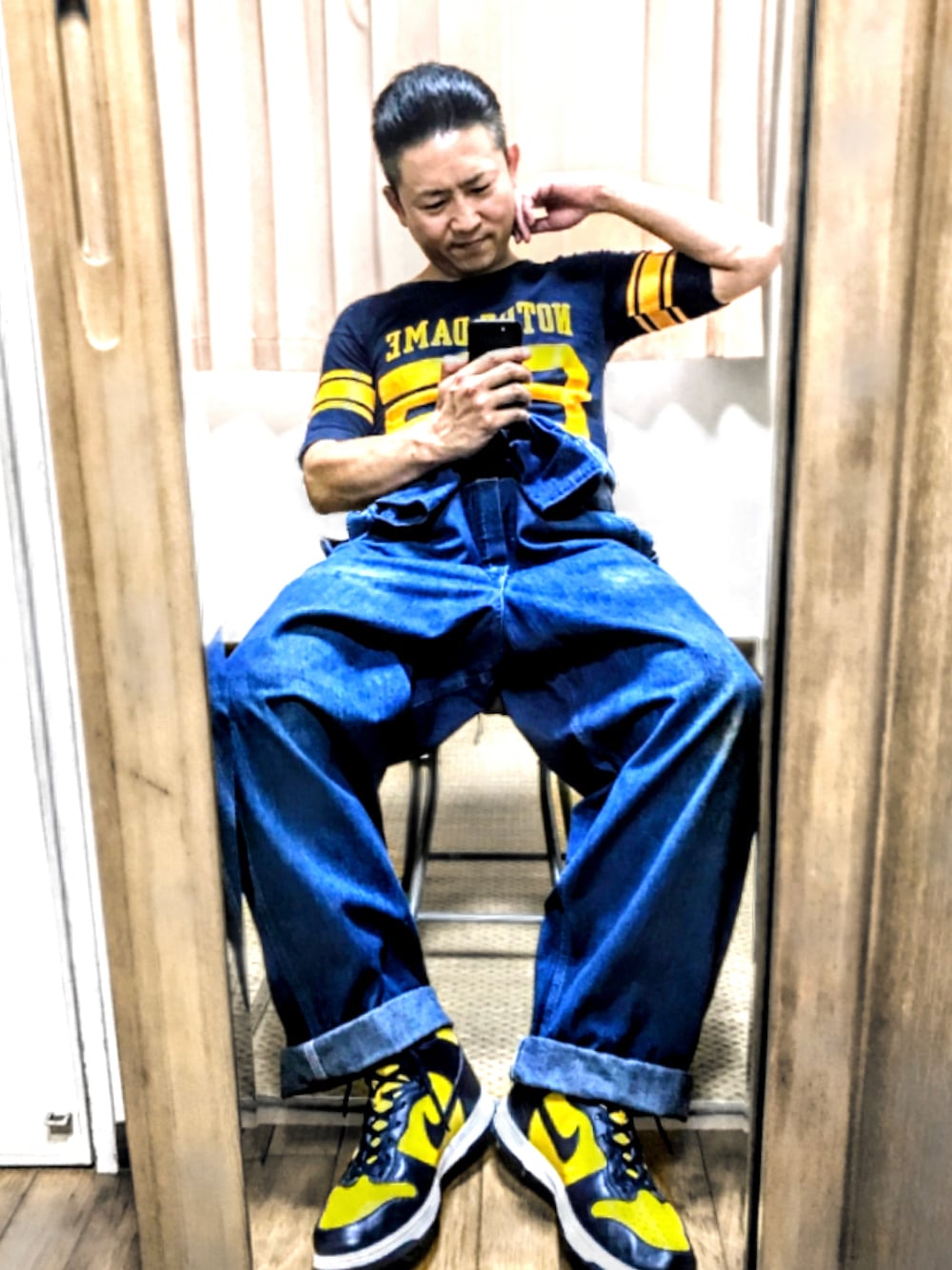 「片手スマホ自撮り研究会🤳✨、我が道をゆく隊、久しぶりサーバーエラー😱、メルカリ出品コーデ🐷✨、つなぎ、腰巻きスタイル、フットボールTシャツ、紺黄、ダンク、あひるいっぱいバック、好きな服を好きなように着る🐷💕、双極性障害、北千住マルイ、インクルージョンフェス、メルカリ★期間限定SALE★本日最終日‼️」｜「🔸靴イジリー岡田😏の🔸ストレス発散💦　ボロをピッカピカに蘇らせる👟✨（その他、その他）」を使った、おたっし🐷さん（メンズ・174cm）の秋コーディネートの1枚目の写真