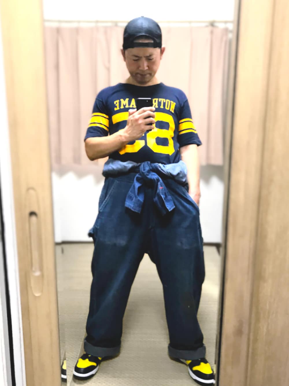 「片手スマホ自撮り研究会🤳✨、我が道をゆく隊、休日スタイル、つなぎ、フットボールTシャツ、ダンク、紺黄、好きな服を好きなように着る🐷💕、メルカリ★期間限定SALE★本日最終日‼️、ハシビロ親方😊👍」｜「🔸去年のデニムつなぎコーデ🐷✨の🔸60s BIGMAC デニつなぎ ×キャップ🧢（つなぎ/オールインワン、ブルー系）」を使った、おたっし🐷さん（メンズ・174cm）の春コーディネートの1枚目の写真